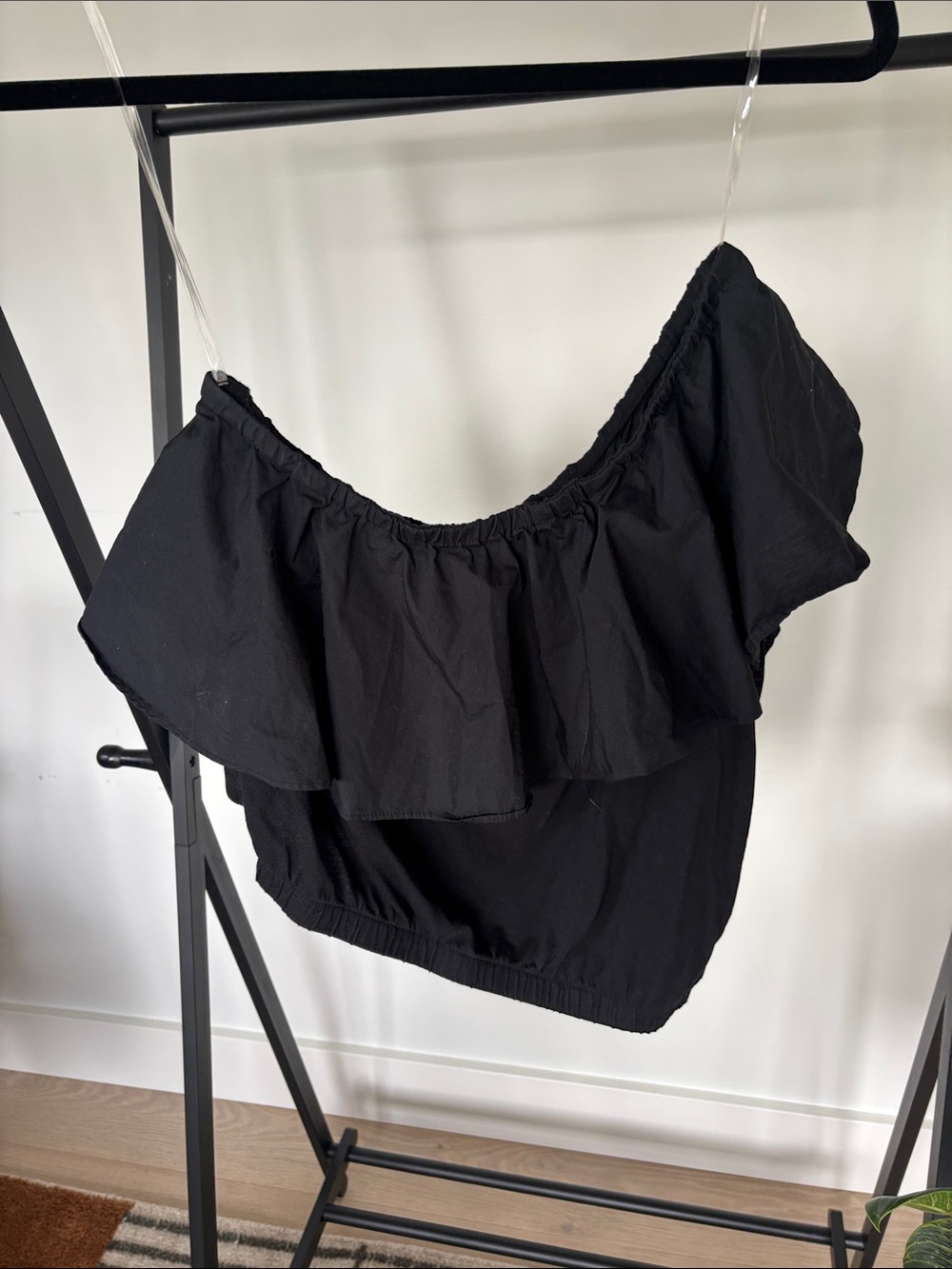 Black Off-Shoulder Ruffle shirt with bubble hem